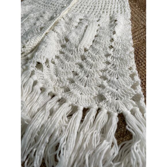 Vtg. 1970s English Village Hand Crochet white boho fringed knit poncho cape - Picture 10 of 10